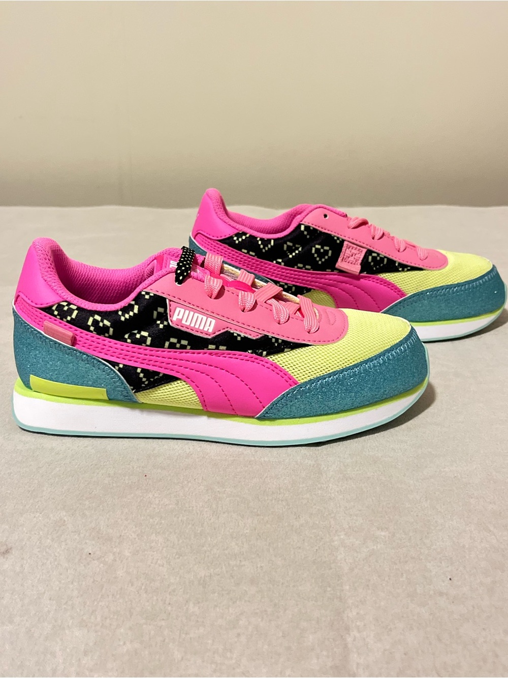 Puma x L.O.L. Surprise Girls Multicolor Fashion Sneakers Size 3 New in Box - Picture 4 of 12